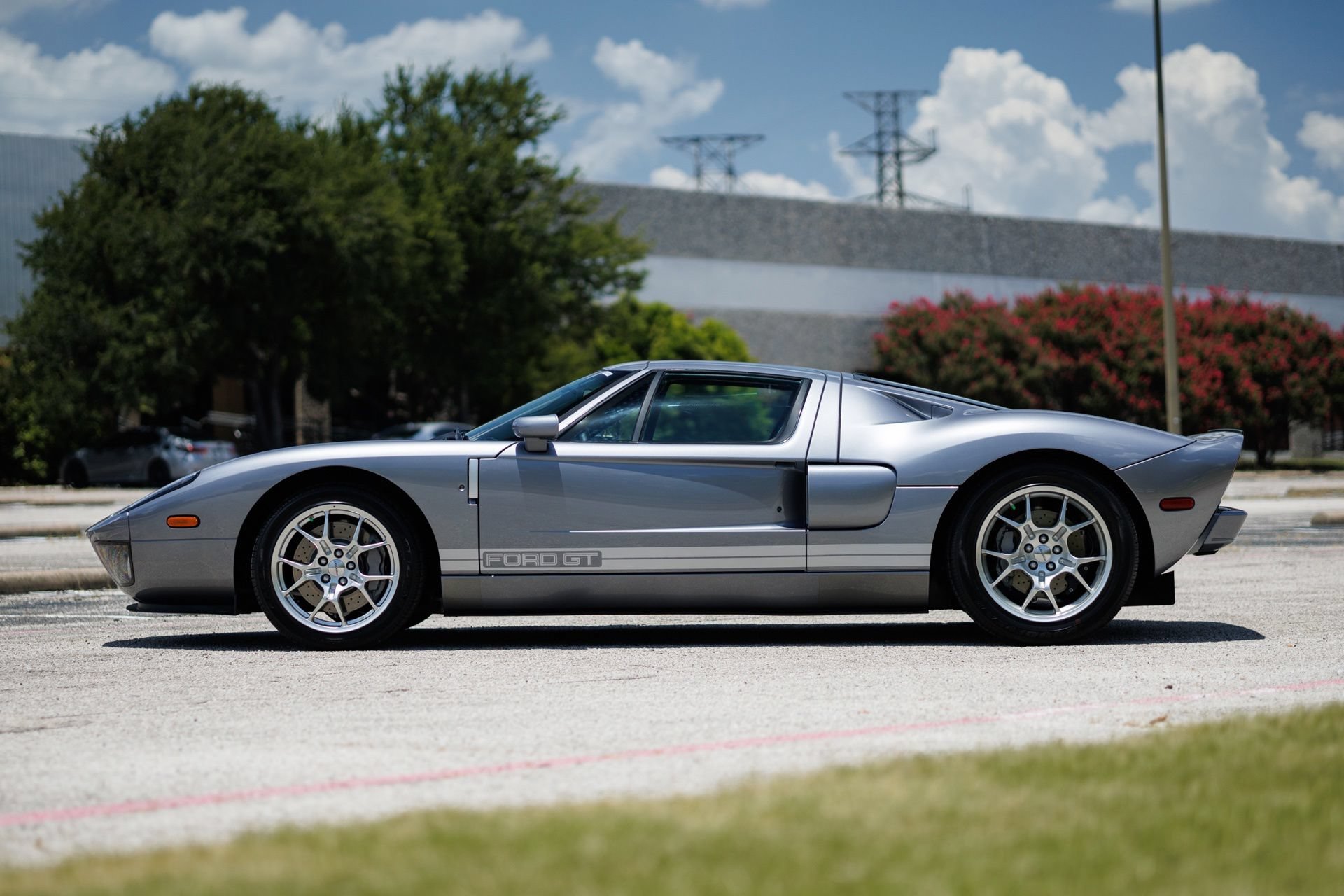 Used 2006 Ford GT RWD image 8