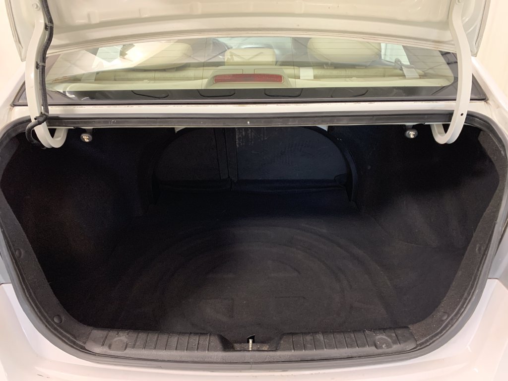 Used 2010 Hyundai Elantra GLS FWD image 20