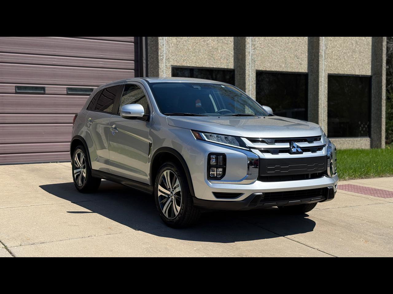 Used 2025 Mitsubishi Outlander Sport ES AWD/4WD image 1