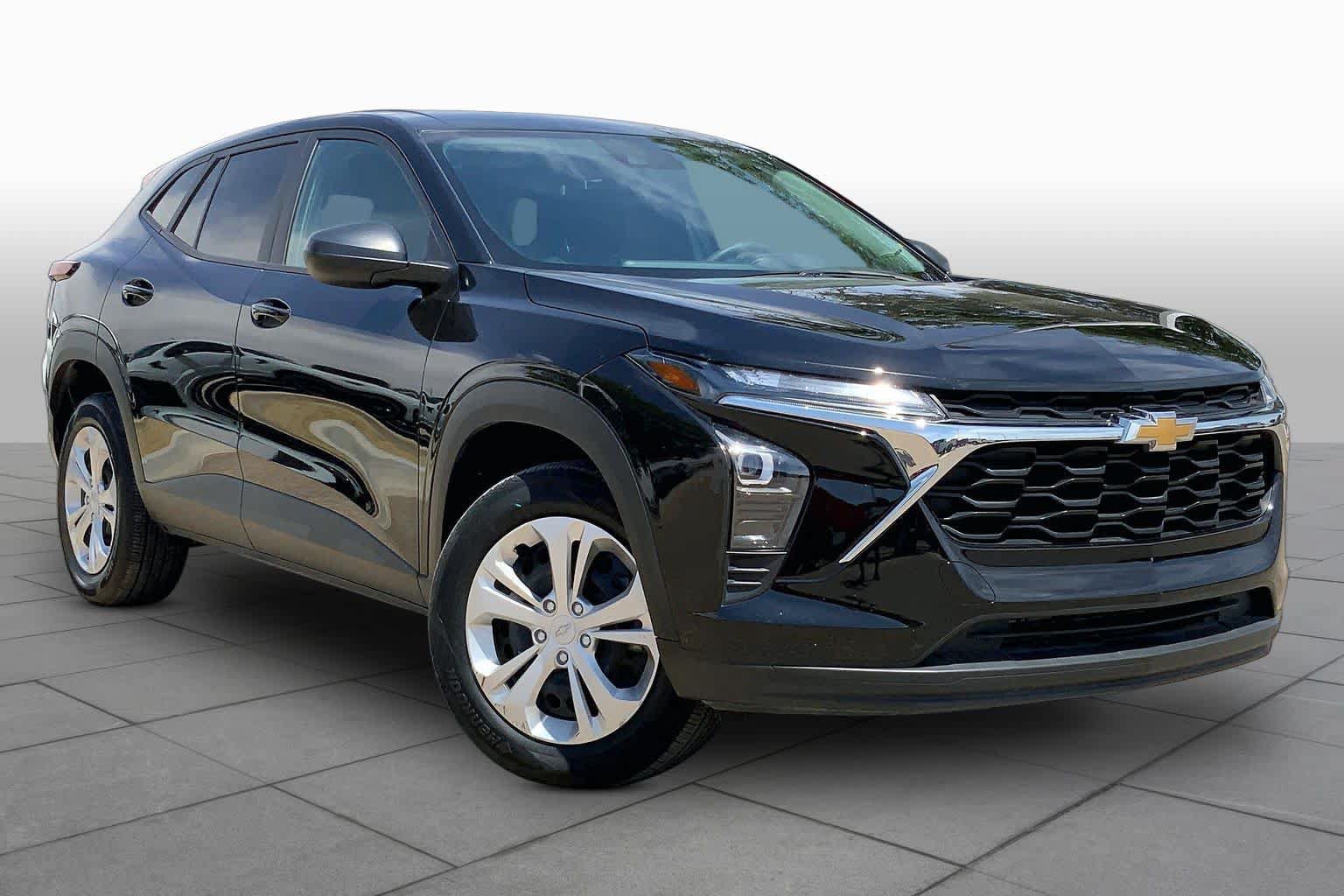 Used 2025 Chevrolet Trax LS FWD image 3
