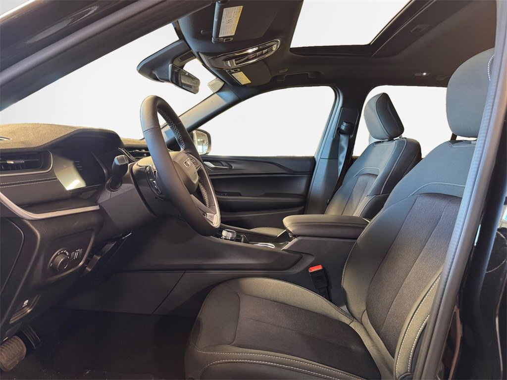 New 2025 Jeep Grand Cherokee Laredo X w/ Luxury Tech Group I image 12