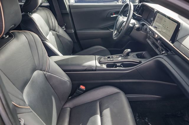 Used 2023 Toyota Crown Limited w/ Advanced Technology Package image 17