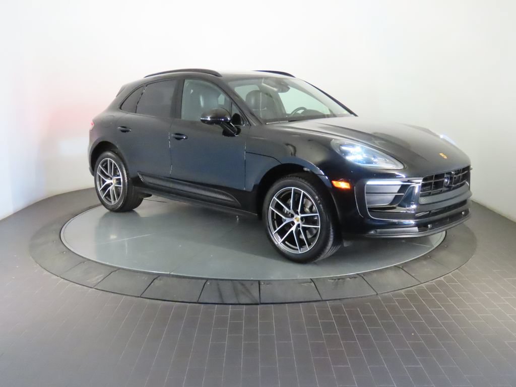 Certified 2026 Porsche Macan AWD/4WD image 9