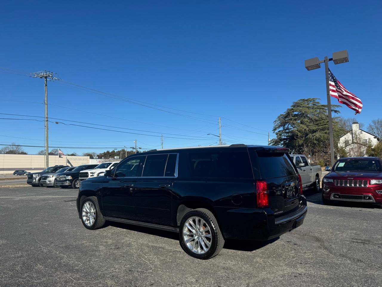 Used 2019 Chevrolet Suburban Premier w/ Premier Plus Edition image 3
