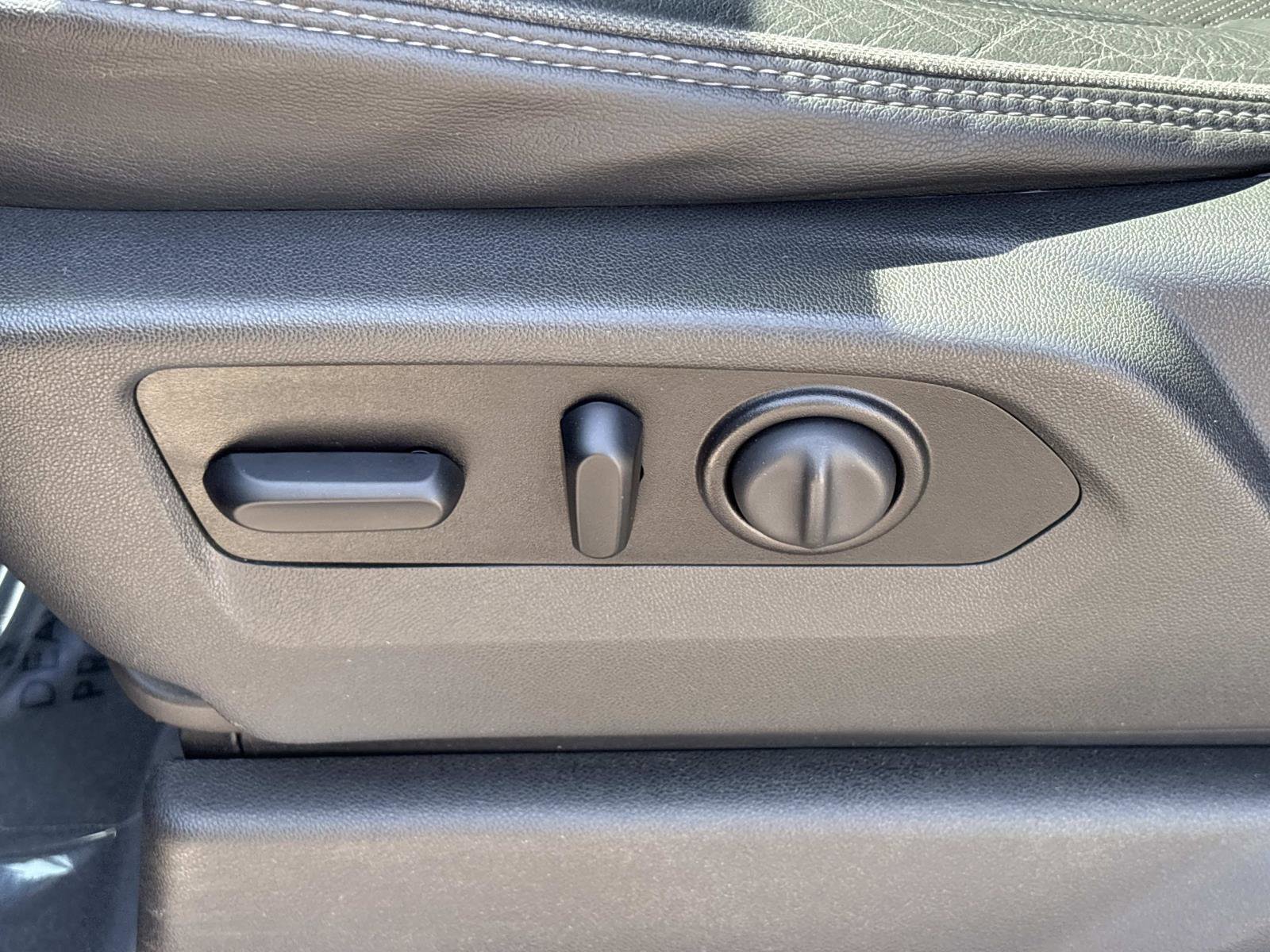 Used 2020 Chevrolet Silverado 1500 High Country w/ Technology Package image 17