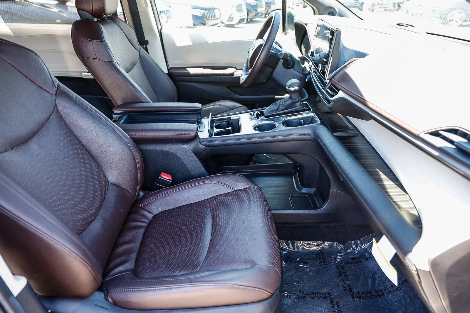 Used 2024 Toyota Sienna Platinum FWD image 17