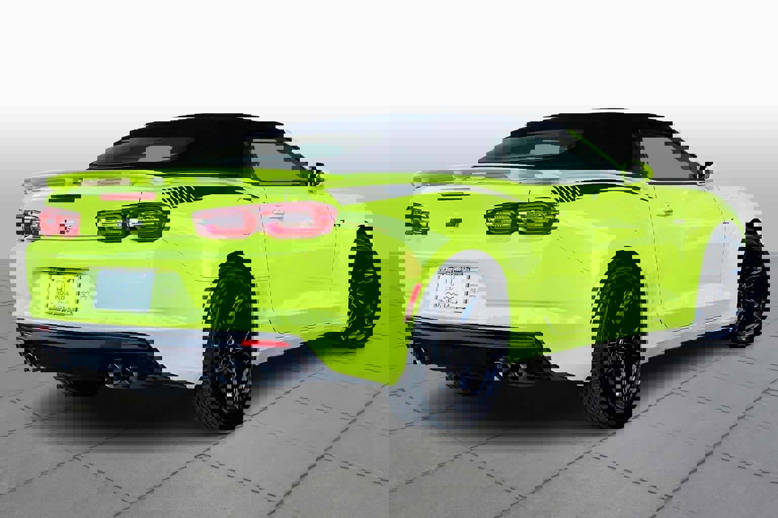 Used 2021 Chevrolet Camaro LT w/ Technology Package image 12