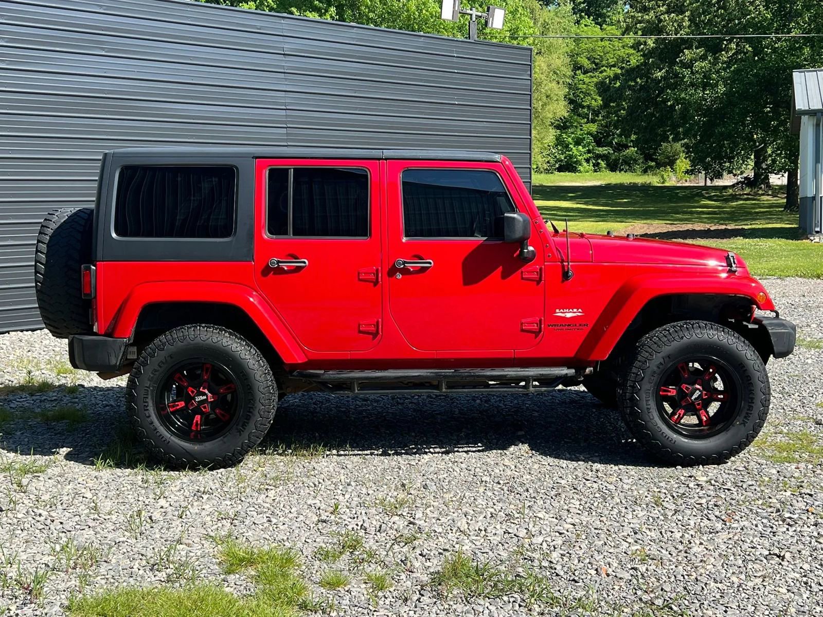 Used 2013 Jeep Wrangler Unlimited Sahara w/ Dual Top Group AWD/4WD image 6