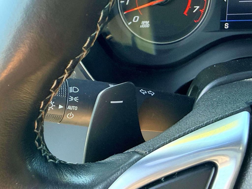 Used 2022 Chevrolet Camaro LT RWD image 15