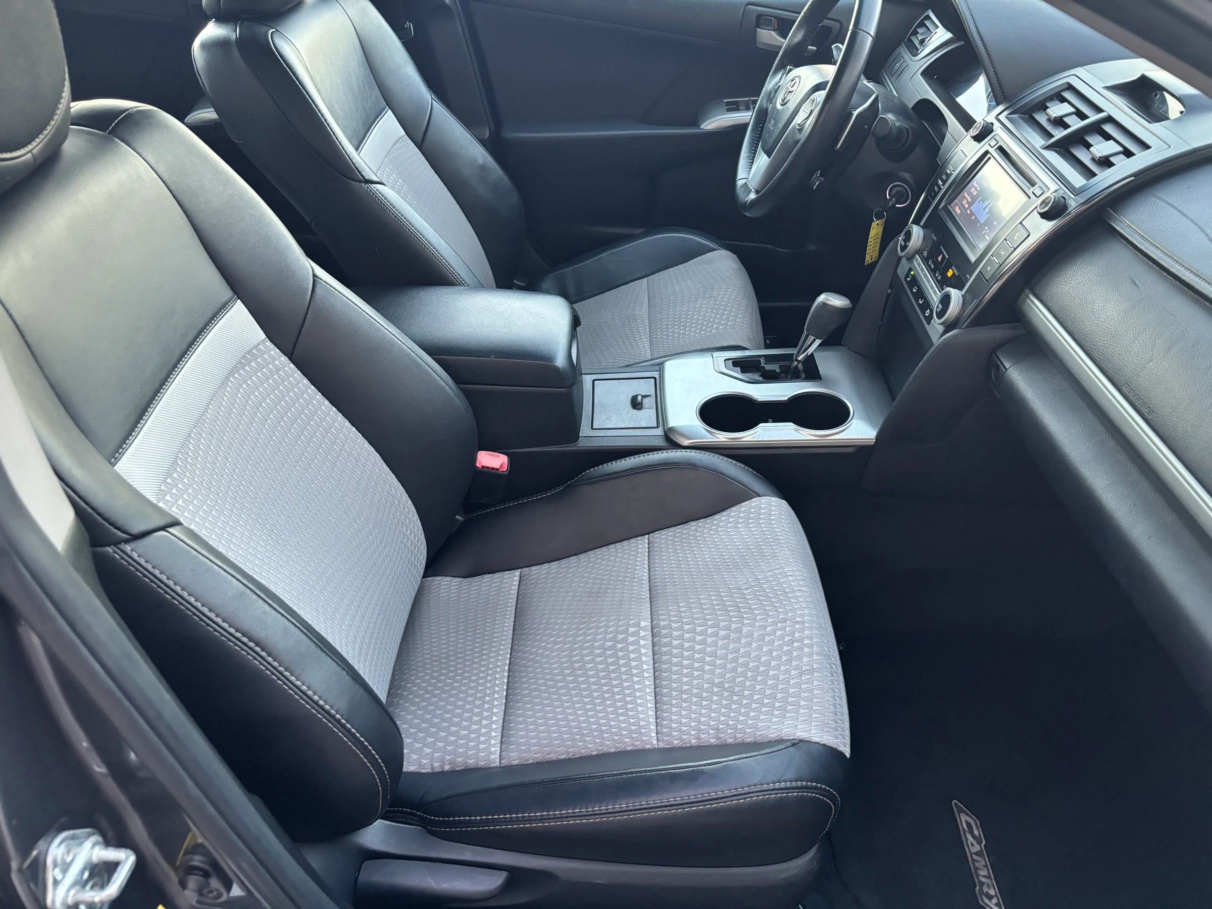 Used 2012 Toyota Camry SE image 11