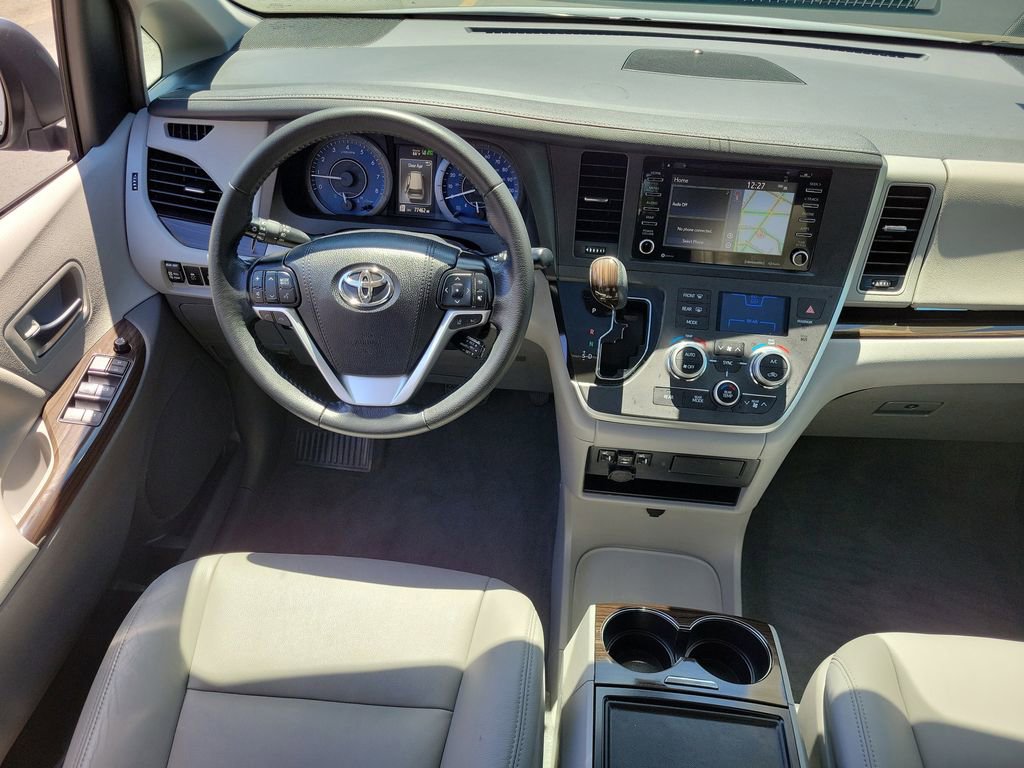 Used 2020 Toyota Sienna XLE w/ XLE Navigation Package FWD image 15
