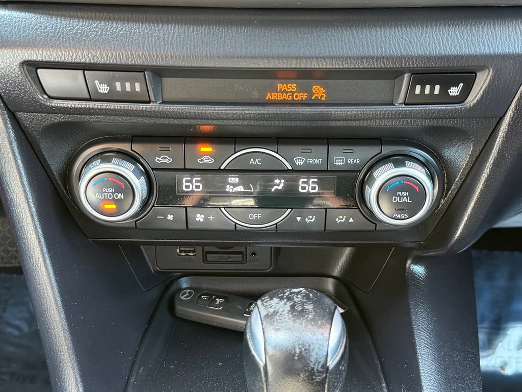 Used 2018 MAZDA MAZDA3 Touring FWD image 29