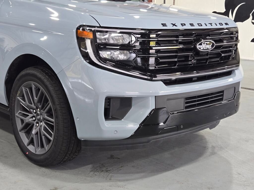 New 2025 Ford Expedition Platinum w/ Stealth Performance Package image 2