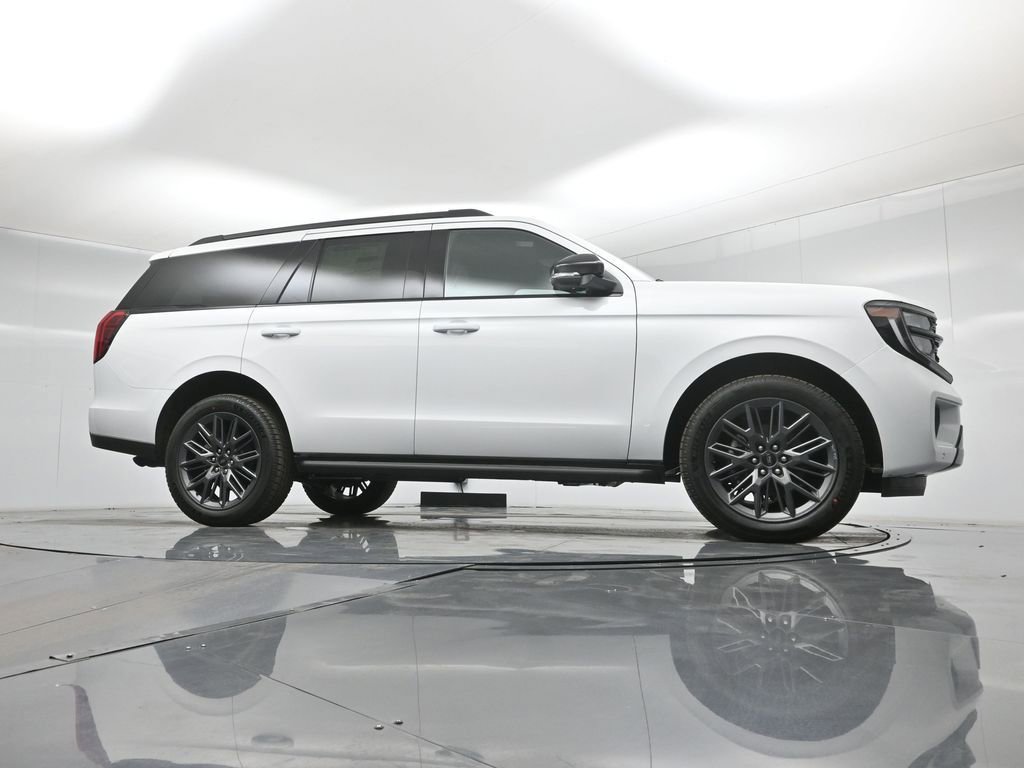 New 2026 Ford Expedition Platinum image 3