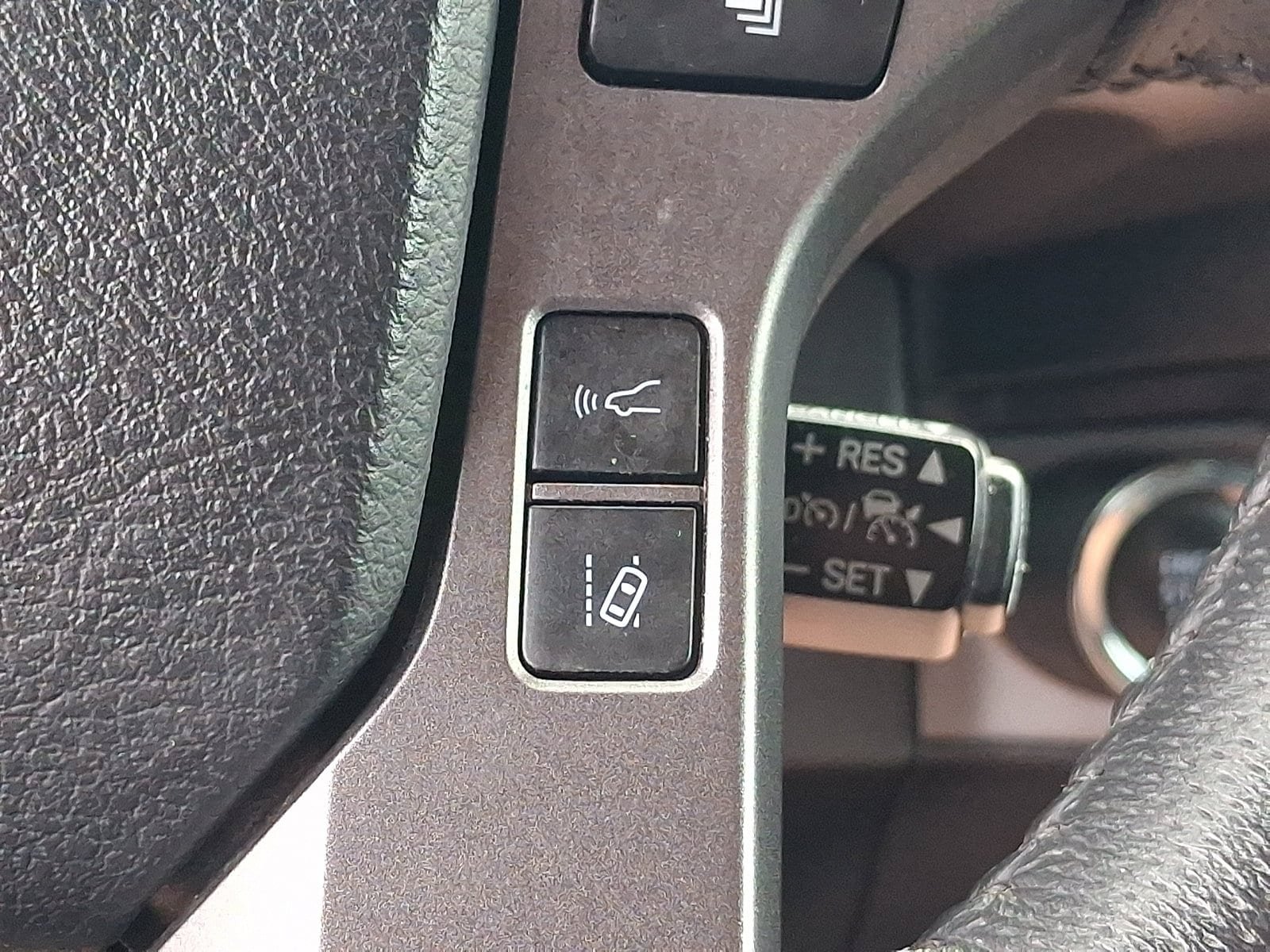 Used 2023 Toyota Tacoma TRD Off-Road w/ Technology Package AWD/4WD image 25