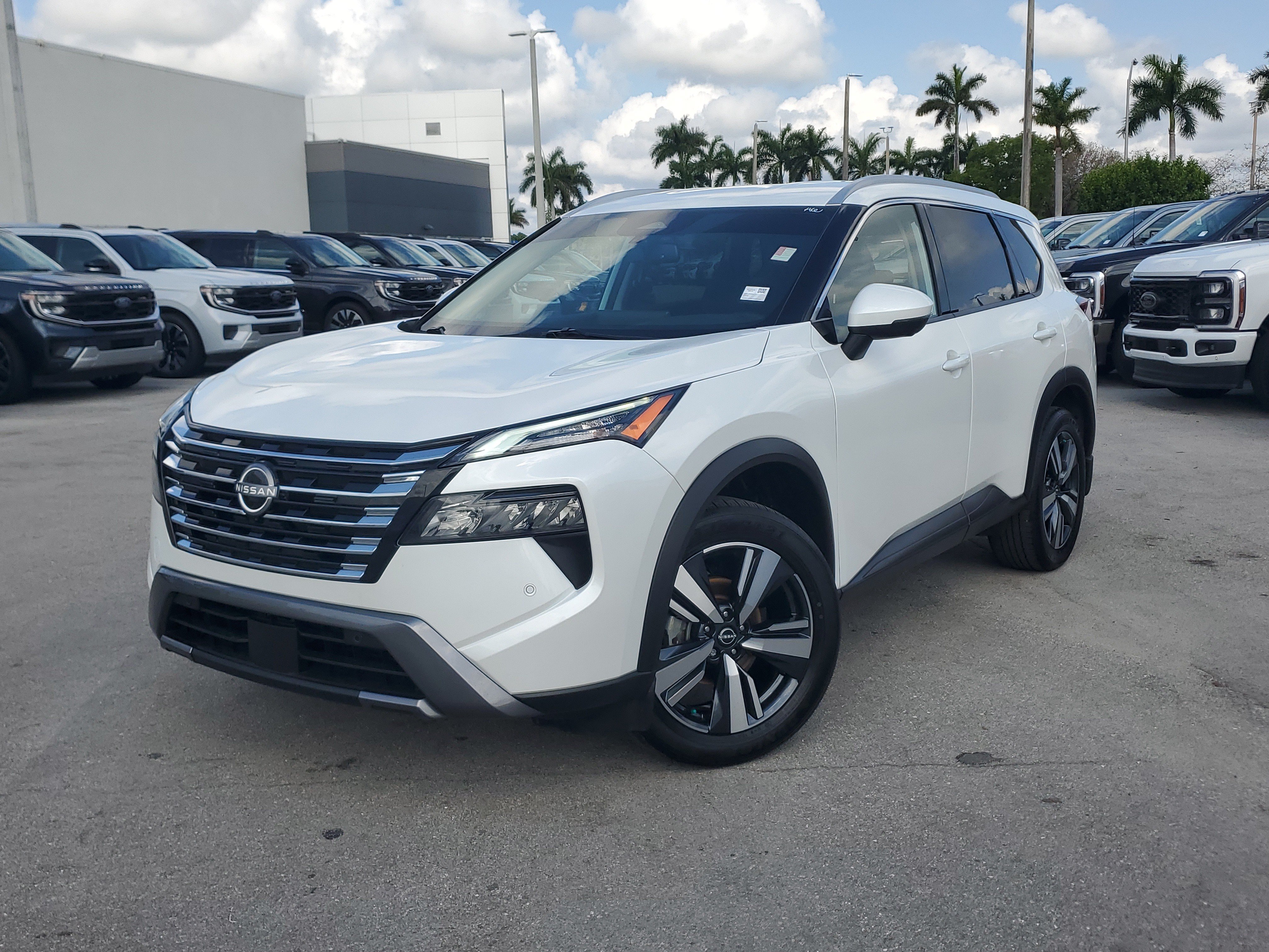 Used 2025 Nissan Rogue SL FWD image 33