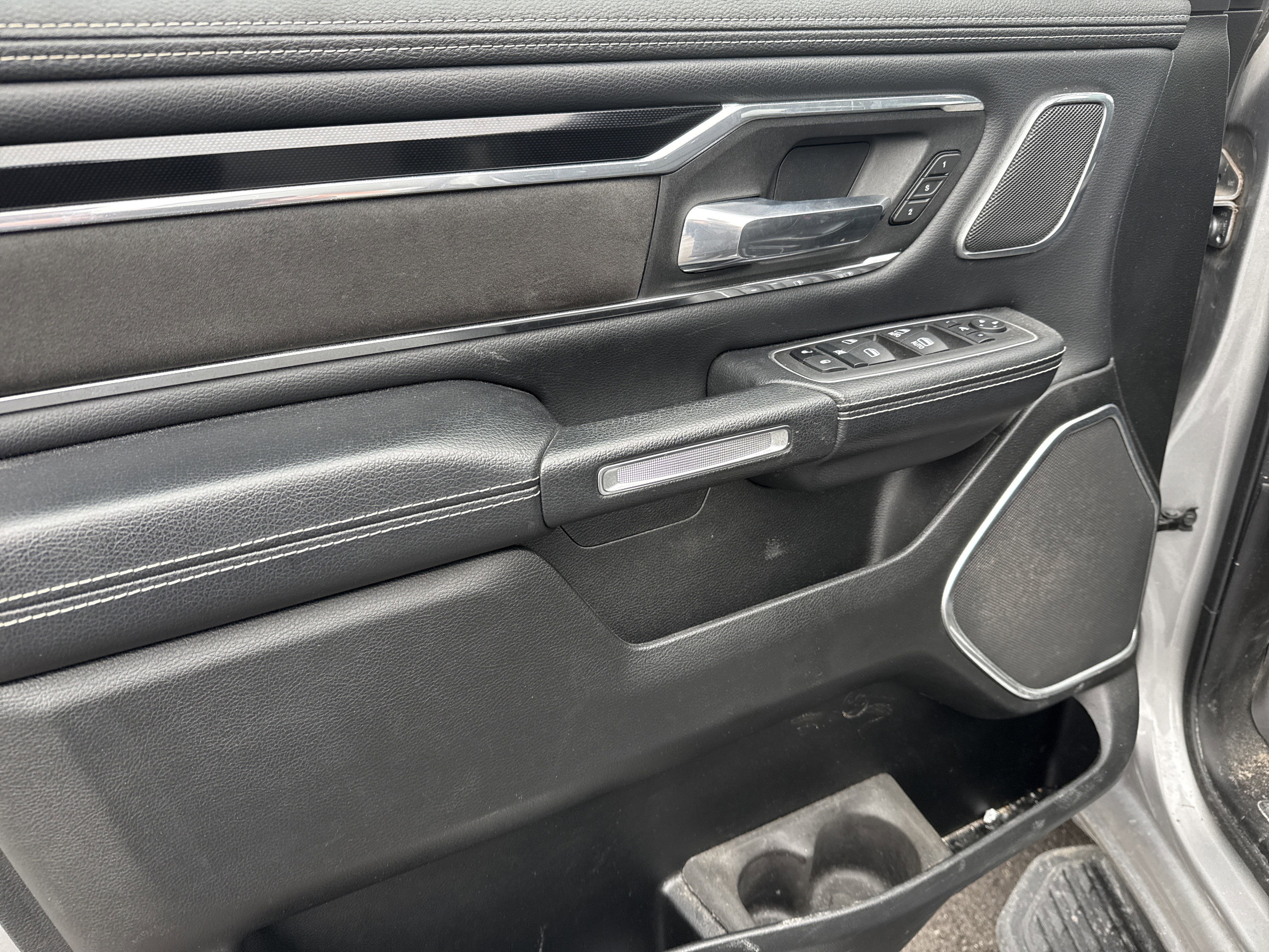 Used 2022 RAM 1500 Laramie image 16