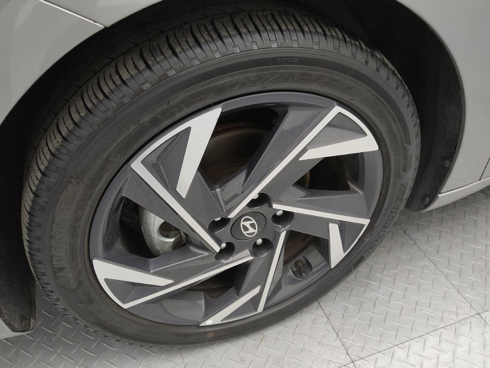 Used 2025 Hyundai Elantra SEL image 31