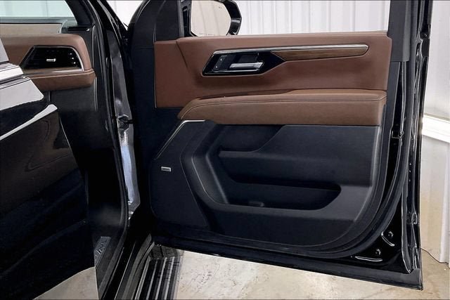 Certified 2025 Chevrolet Suburban High Country AWD/4WD image 22