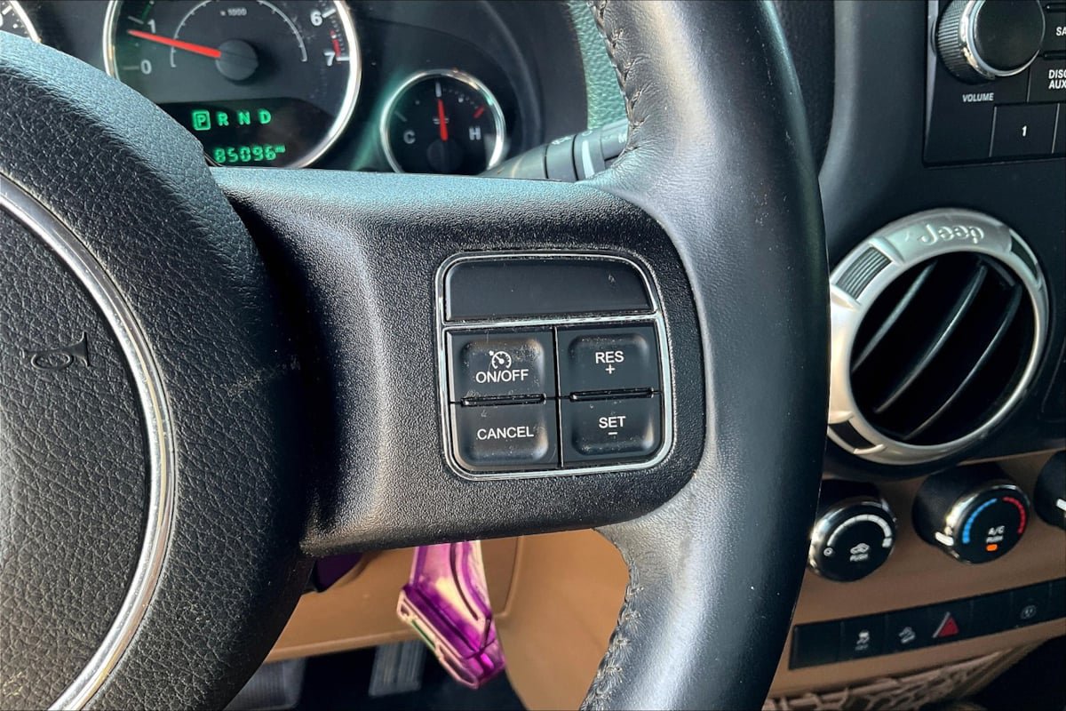 Used 2016 Jeep Wrangler Sahara w/ Connectivity Group AWD/4WD image 15