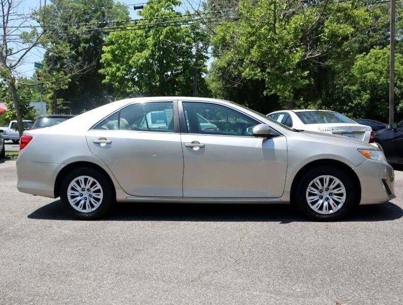 Used 2014 Toyota Camry LE FWD image 7