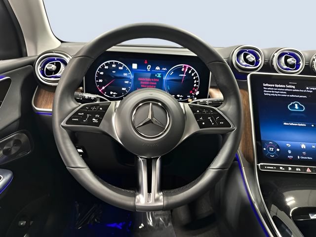 Used 2025 Mercedes-Benz GLC 350e 4MATIC w/ Driver Assistance Package image 17