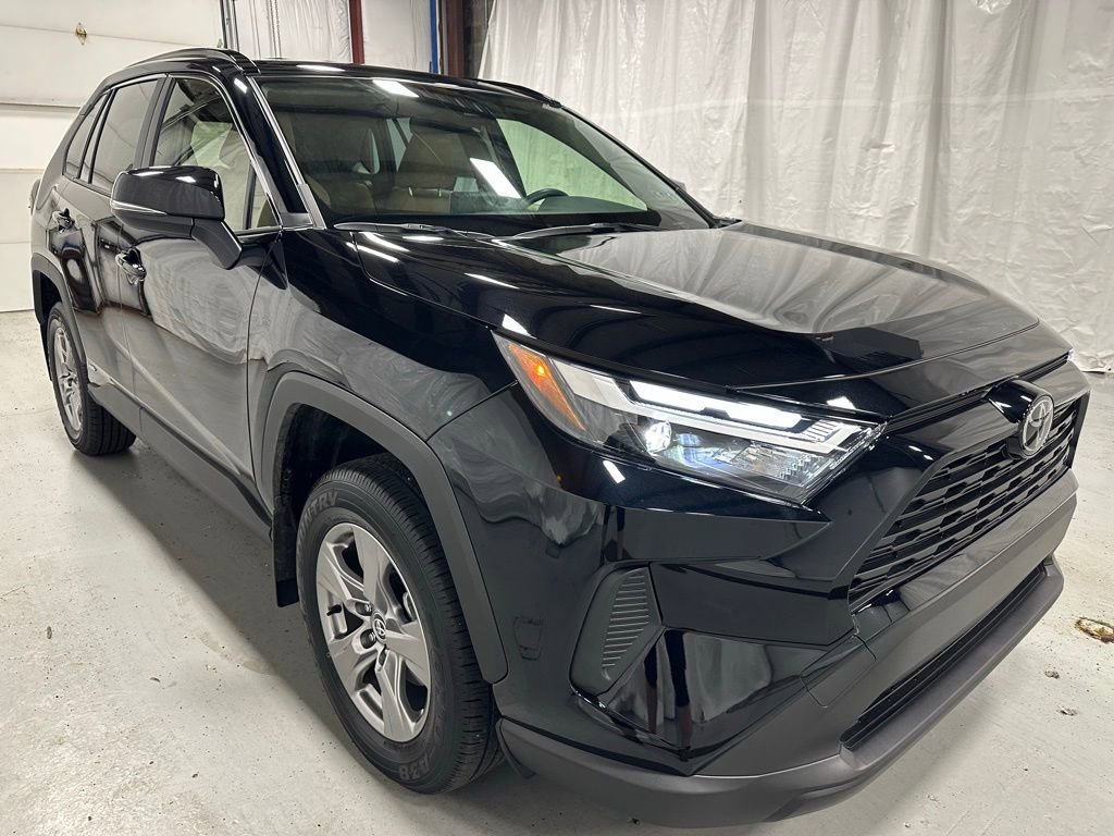 Used 2025 Toyota RAV4 XLE image 1