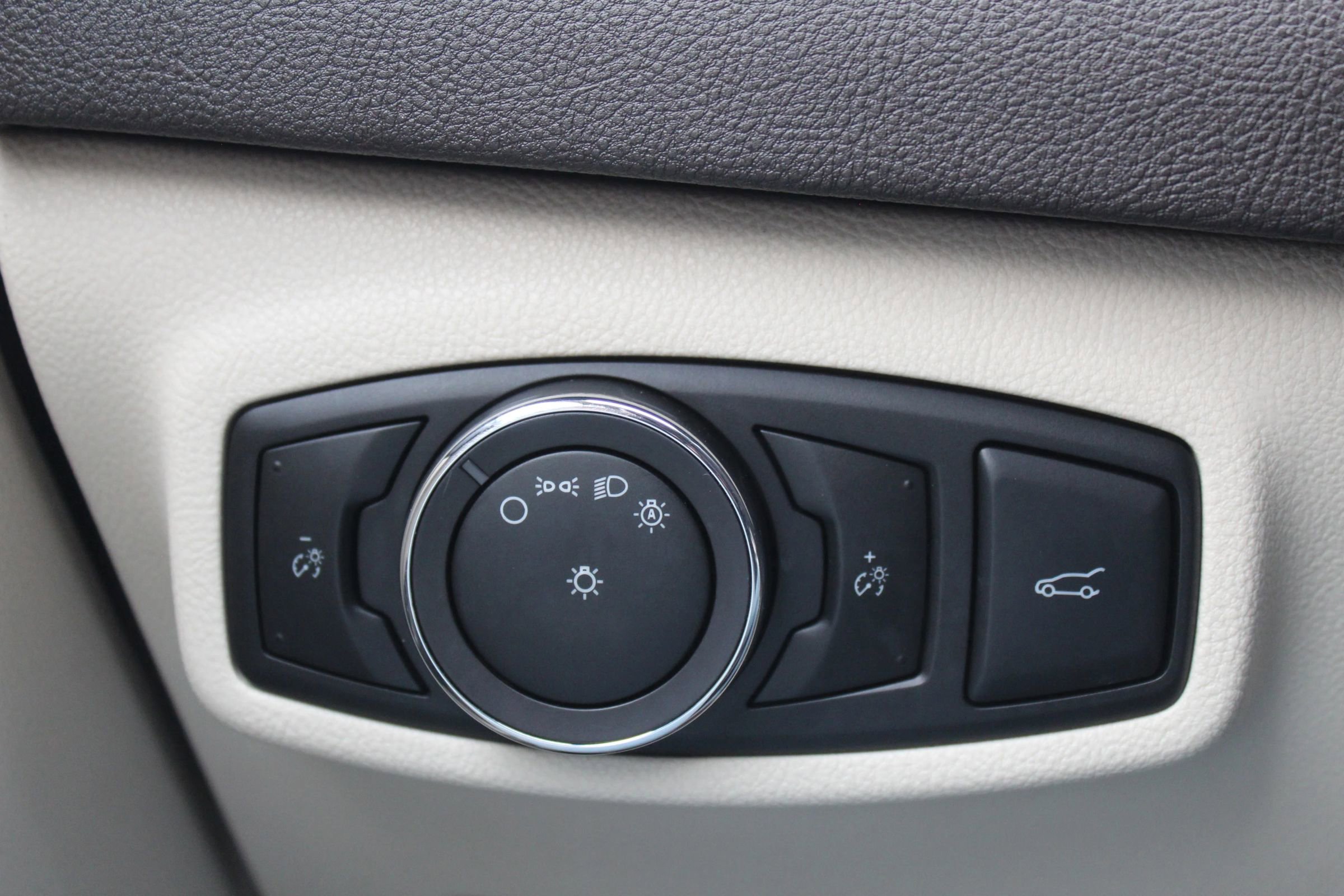 Used 2015 Lincoln MKC Sport Utility 4D w/ Equipment Group 102A Reserve image 26