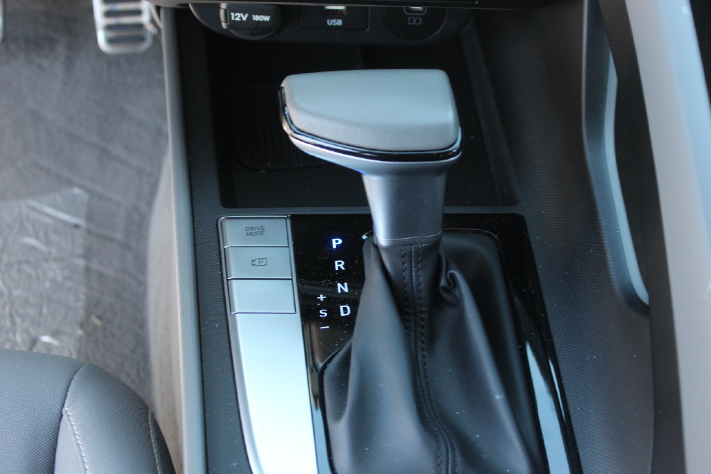 Used 2025 Hyundai Elantra Sport FWD image 18