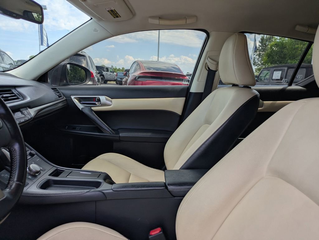 Used 2016 Lexus CT 200h w/ Accessory Package 2 FWD image 23