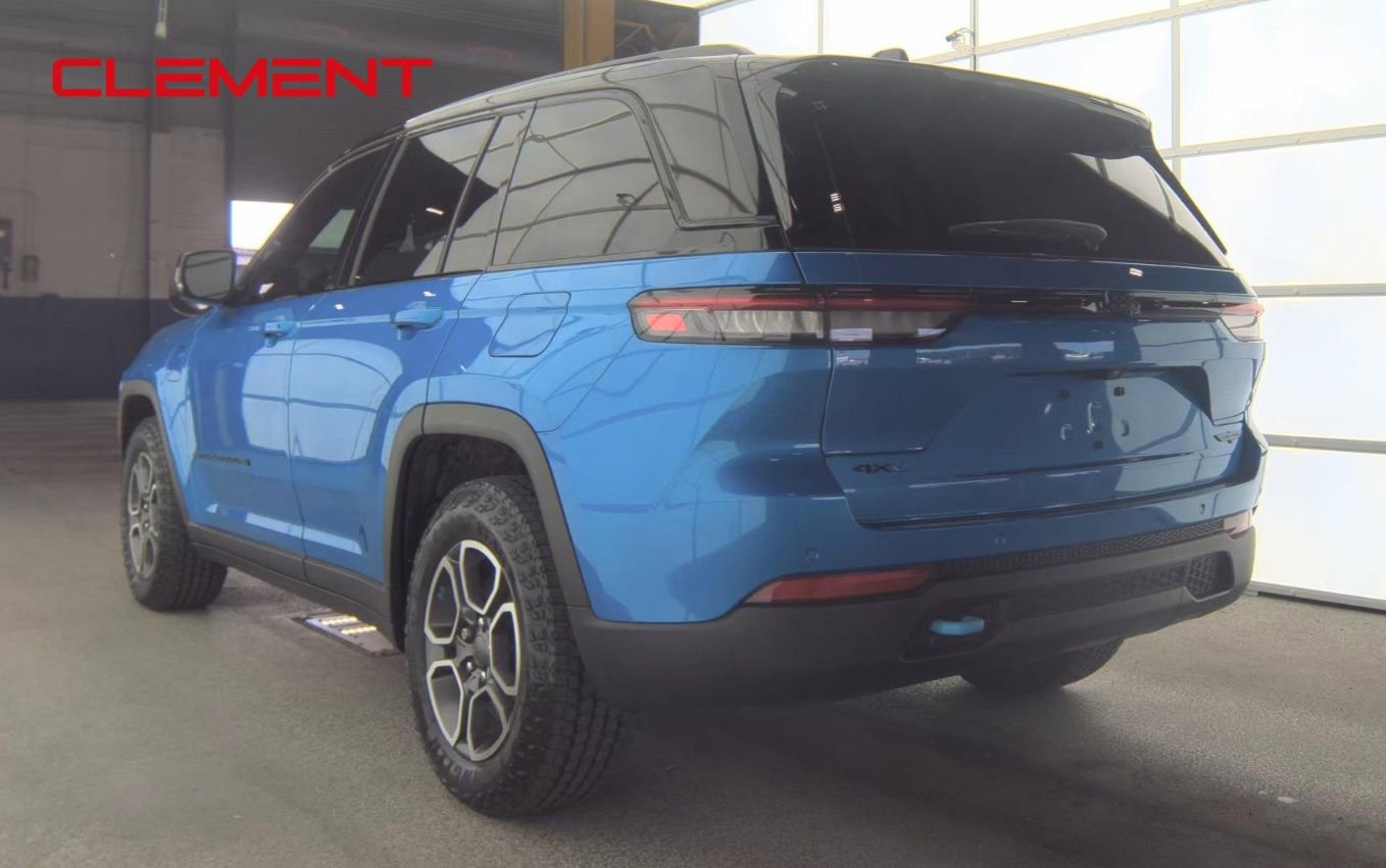 Used 2022 Jeep Grand Cherokee Trailhawk w/ Advanced Protech Group II AWD/4WD image 9