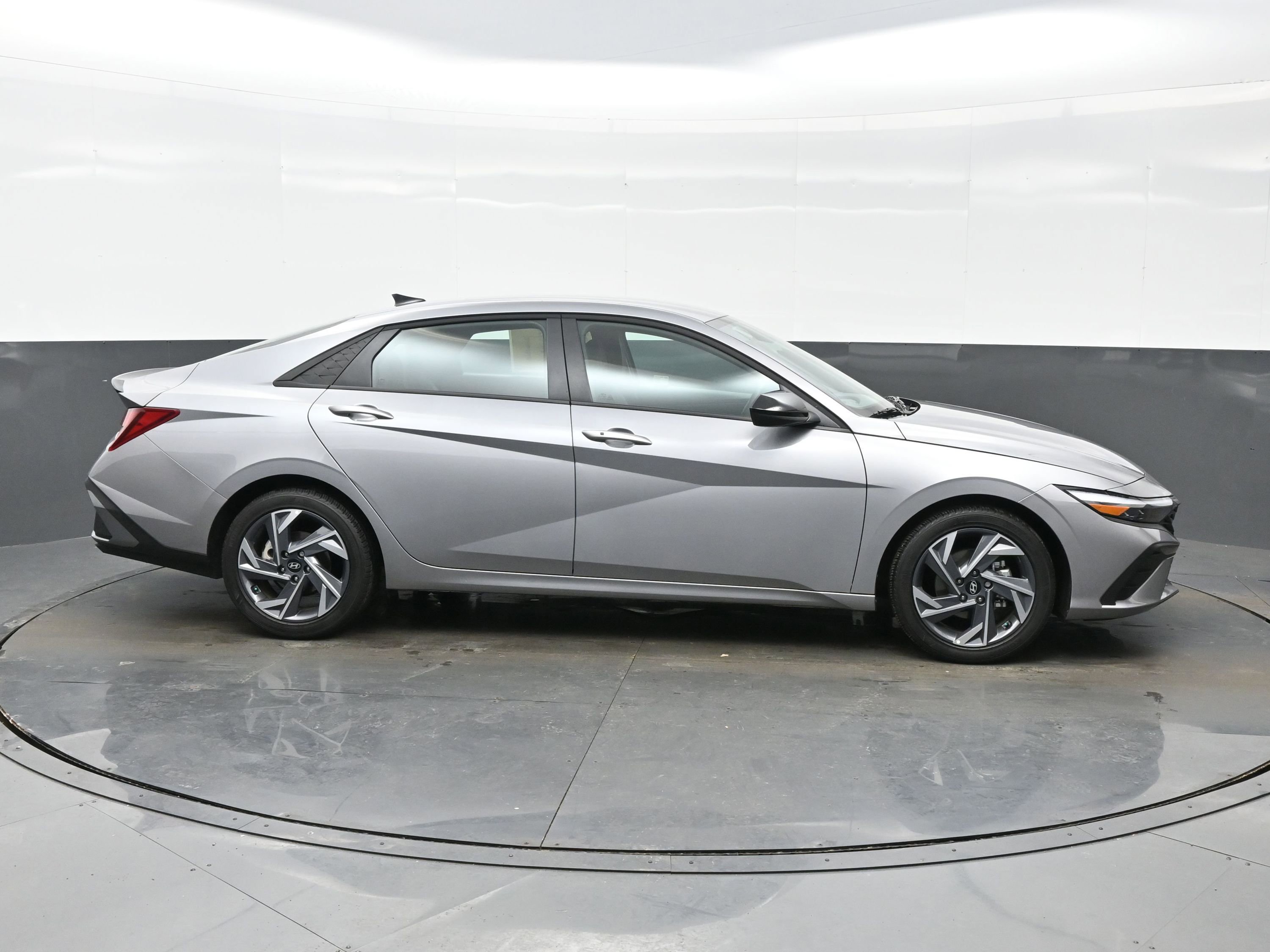 Certified 2025 Hyundai Elantra Sport image 7