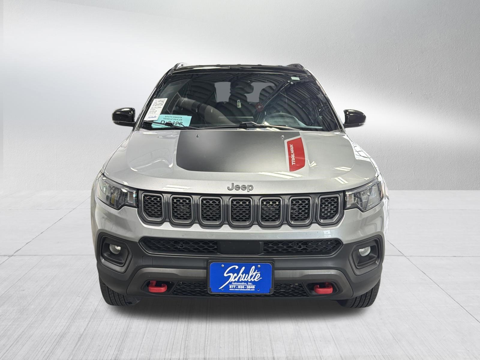 Used 2023 Jeep Compass Trailhawk AWD/4WD image 2