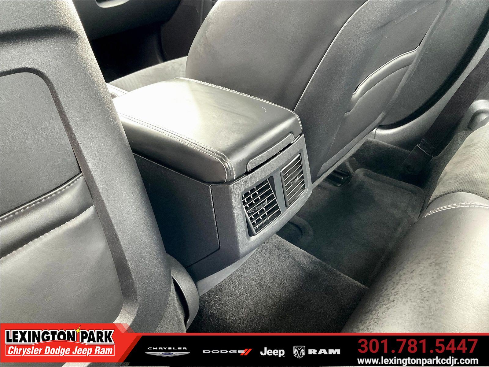Used 2014 Dodge Challenger R/T RWD image 10