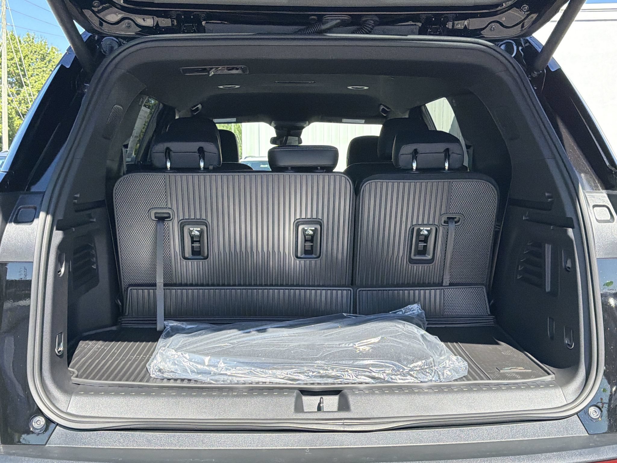 New 2027 Chevrolet Traverse LT w/ Midnight/Sport Edition FWD image 19