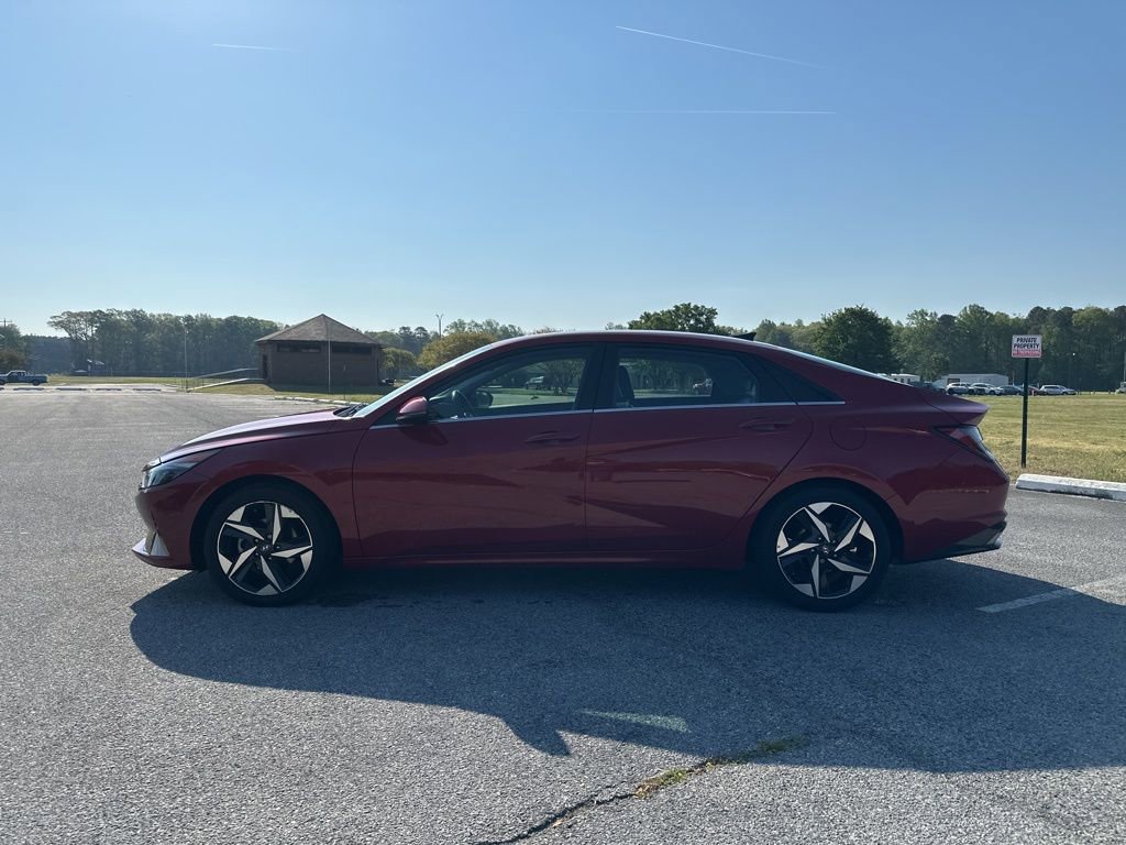 Used 2022 Hyundai Elantra Limited w/ Cargo Package FWD image 8