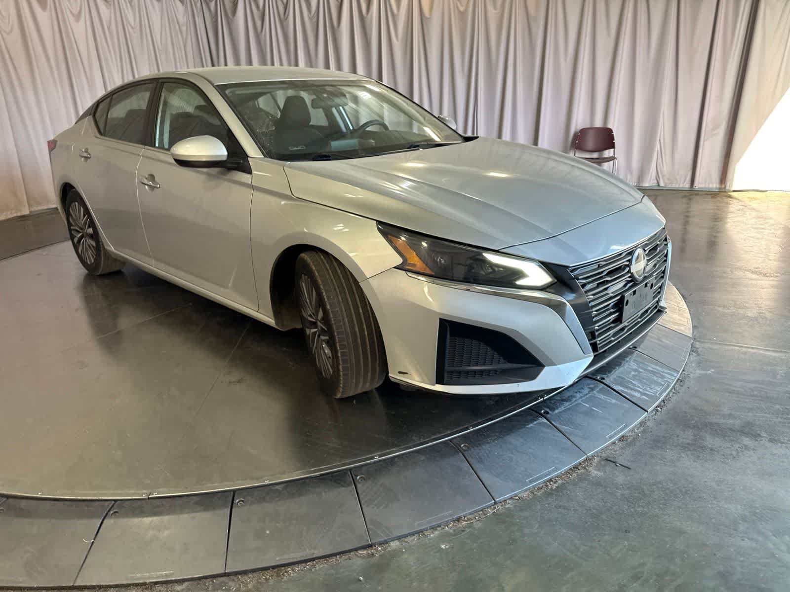 Used 2023 Nissan Altima 2.5 SV FWD image 3