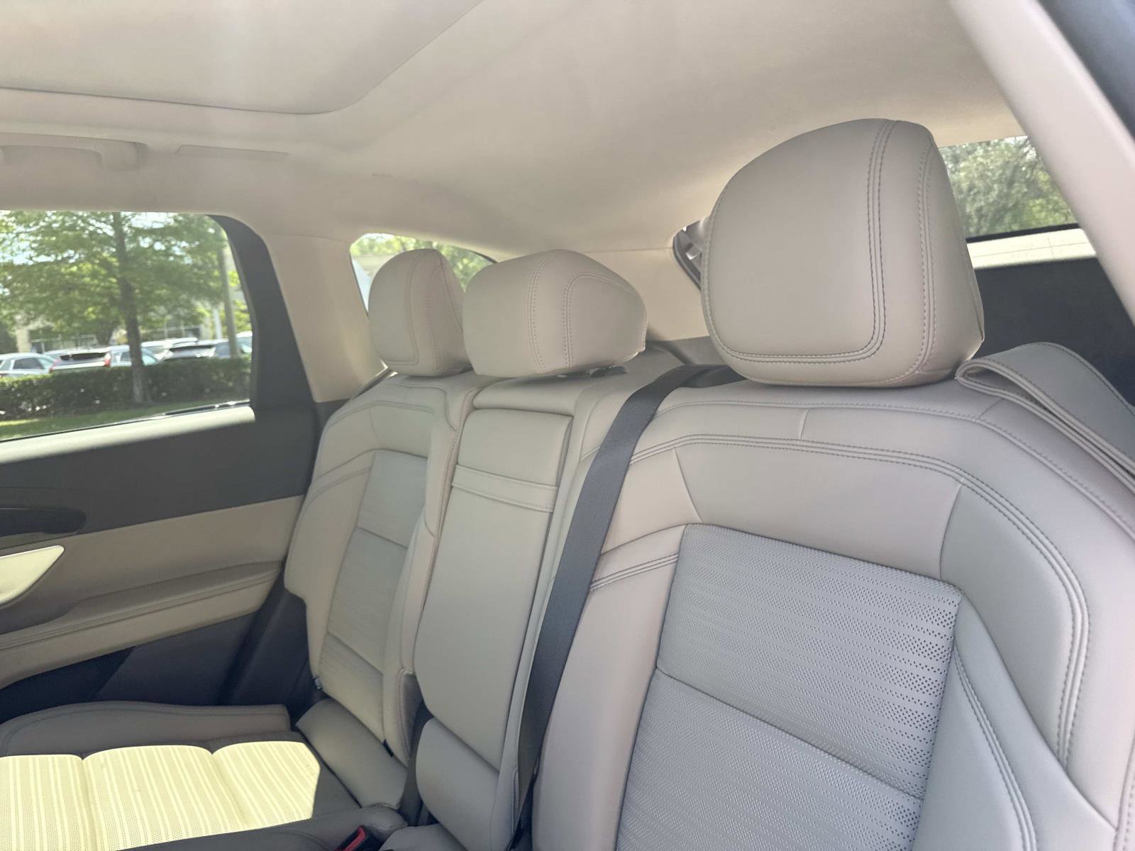 Used 2025 Lincoln Nautilus Reserve AWD/4WD image 16