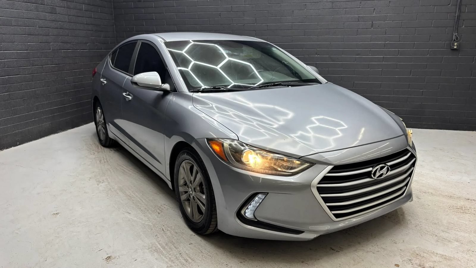 Used 2017 Hyundai Elantra SE w/ SE A/T Tech Package 03
