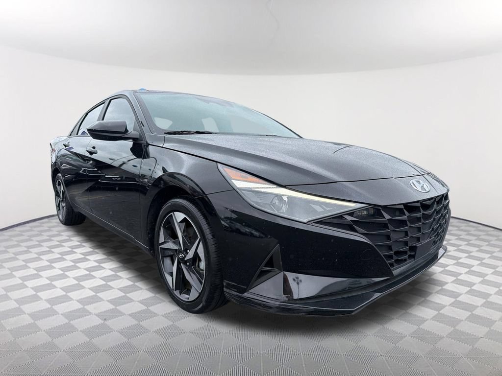 Used 2023 Hyundai Elantra SEL w/ Convenience Package FWD image 3