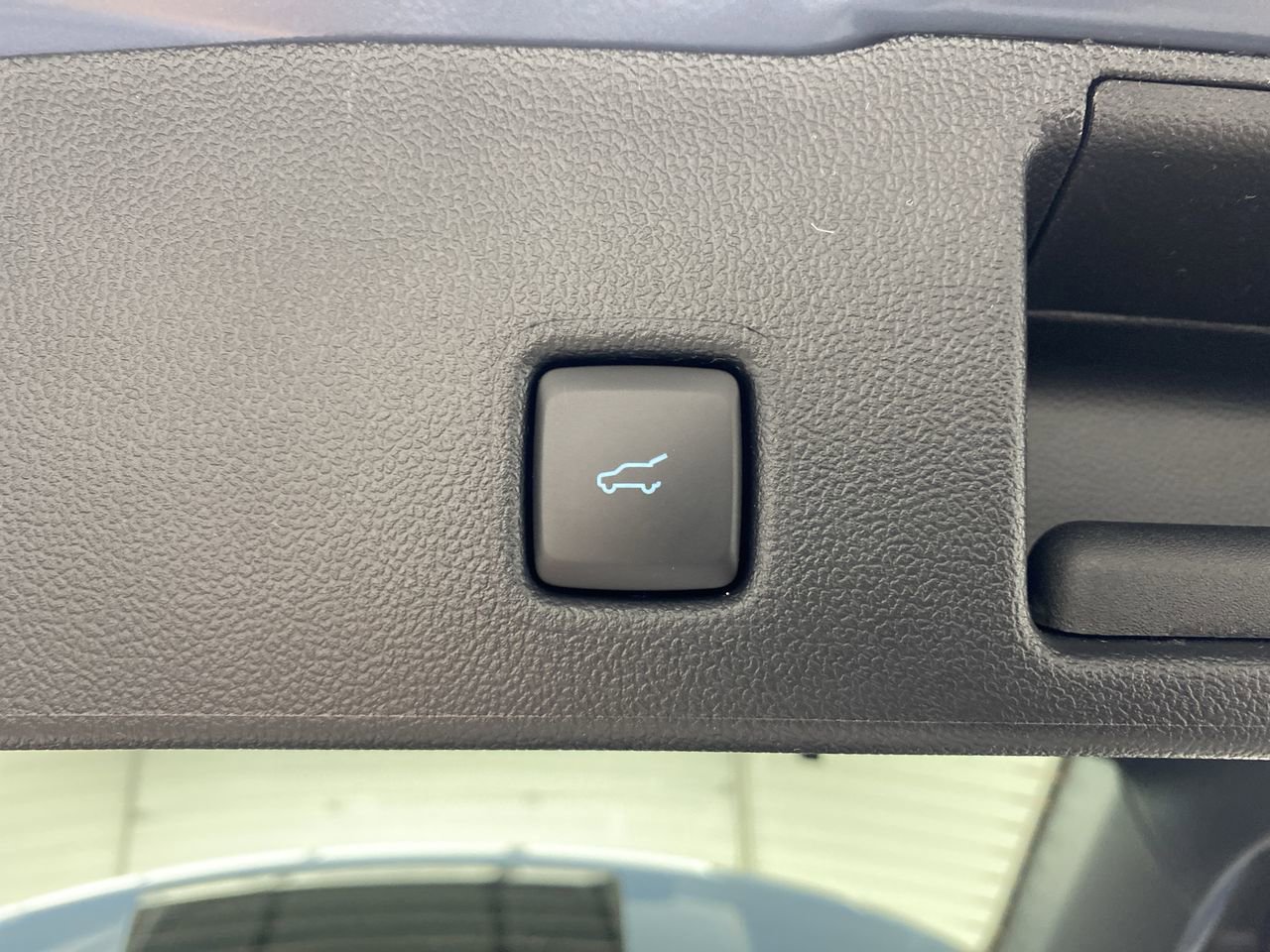 New 2024 Ford Escape SE w/ PHEV Premium Package FWD image 30