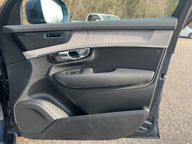 Certified 2025 Volvo XC90 T8 Ultra w/ Protection Package Premier AWD/4WD image 16
