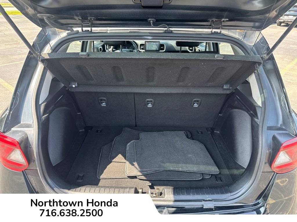 Used 2021 Hyundai Venue SE FWD image 21