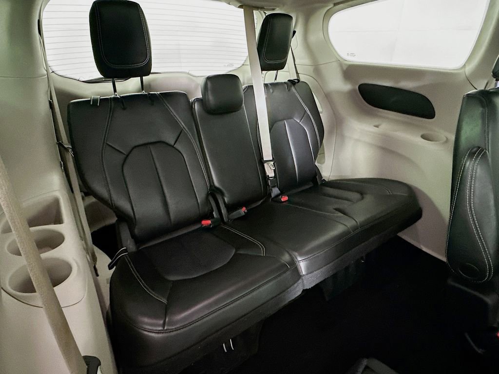 Certified 2023 Chrysler Pacifica Touring-L FWD image 37