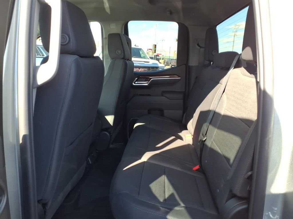 New 2026 GMC Sierra 1500 SLE image 7