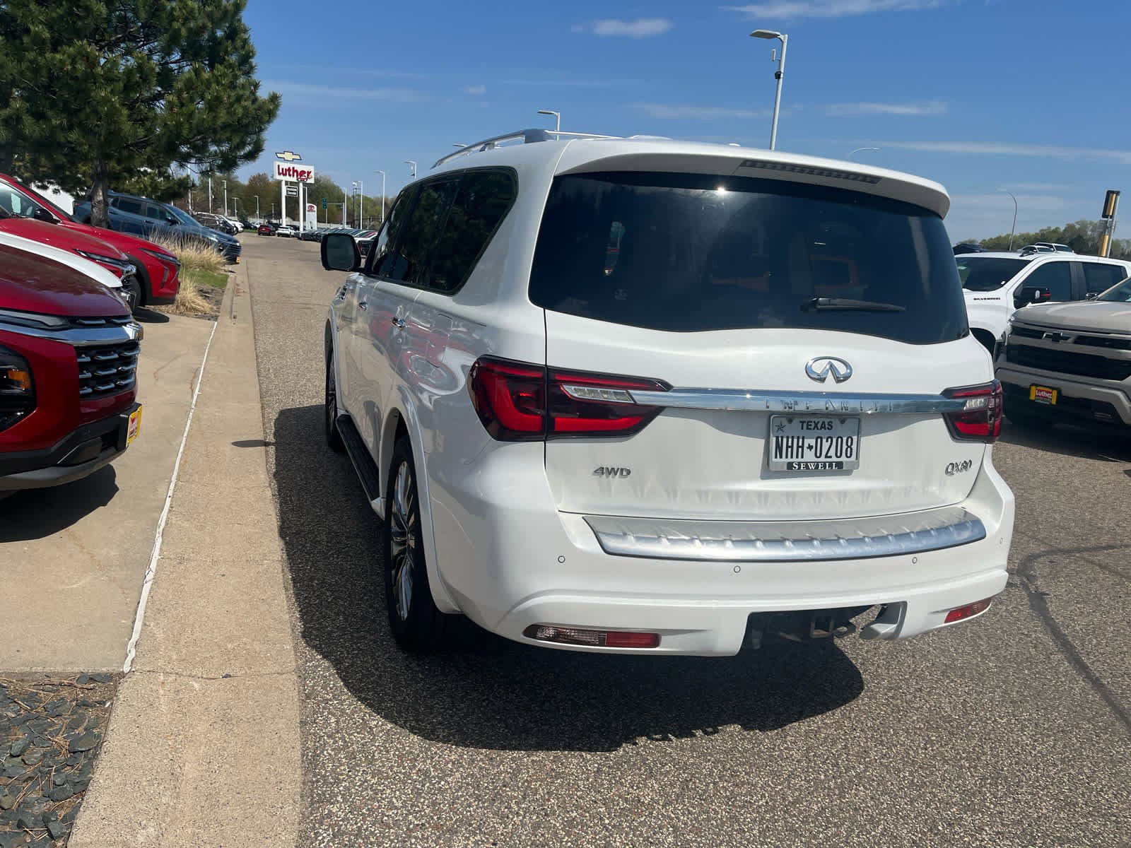 Used 2020 INFINITI QX80 Luxe w/ Sensory Package AWD/4WD image 7