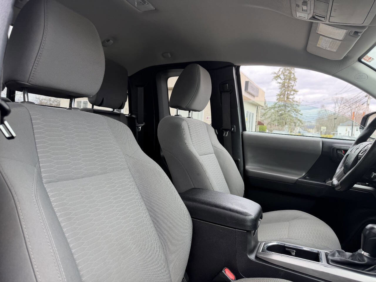 Used 2016 Toyota Tacoma SR5 w/ Exterior Package image 21