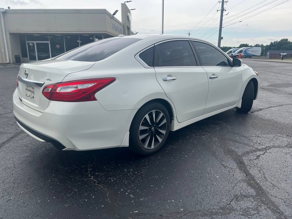 Used 2017 Nissan Altima 2.5 SL w/ Technology Package FWD image 3