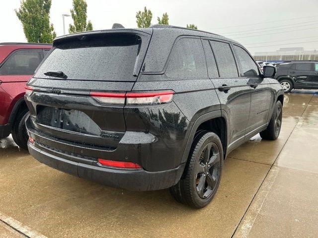 Used 2023 Jeep Grand Cherokee Limited w/ Luxury Tech Group II AWD/4WD image 7
