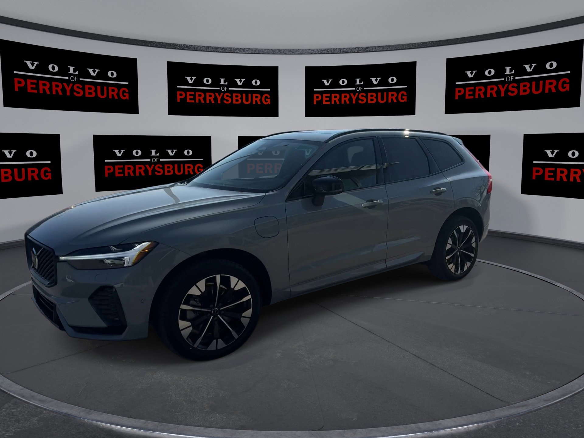 New 2026 Volvo XC60 T8 Plus w/ Protection Package Premier image 4